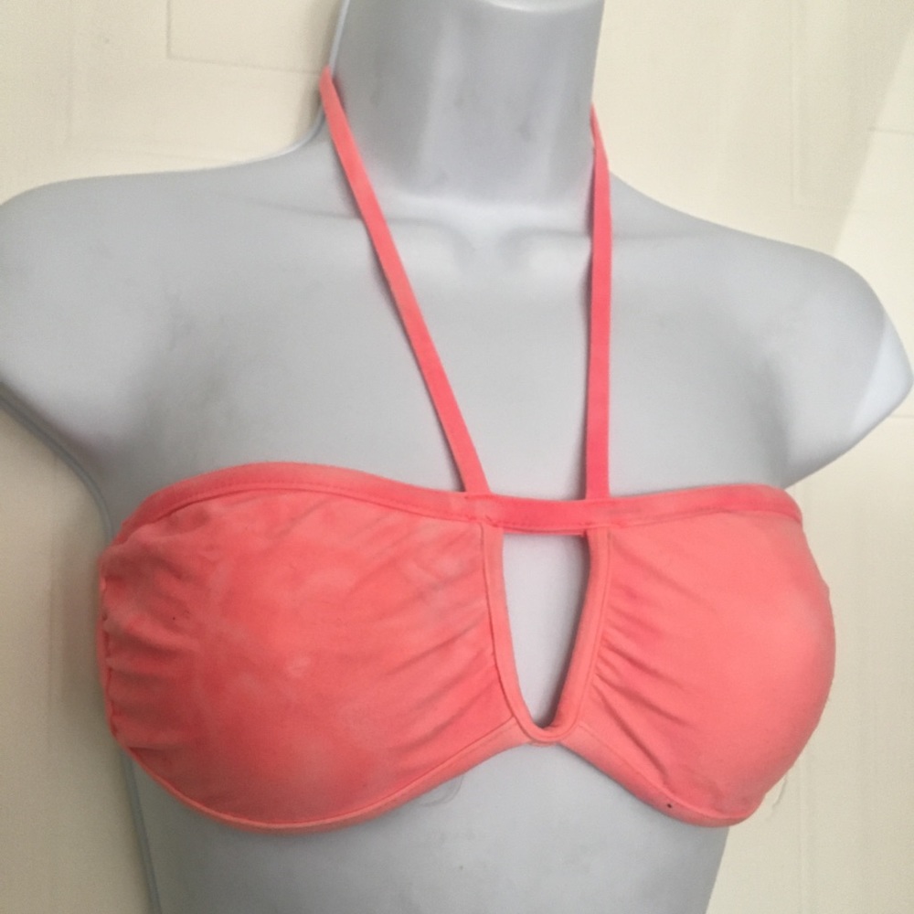 Corail bikini top with V cut strap